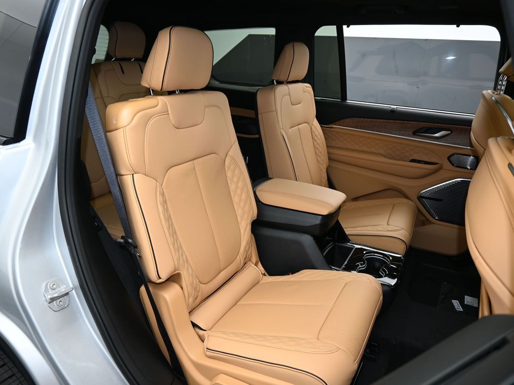 New 2025 Silver Zynith Jeep Summit image 46