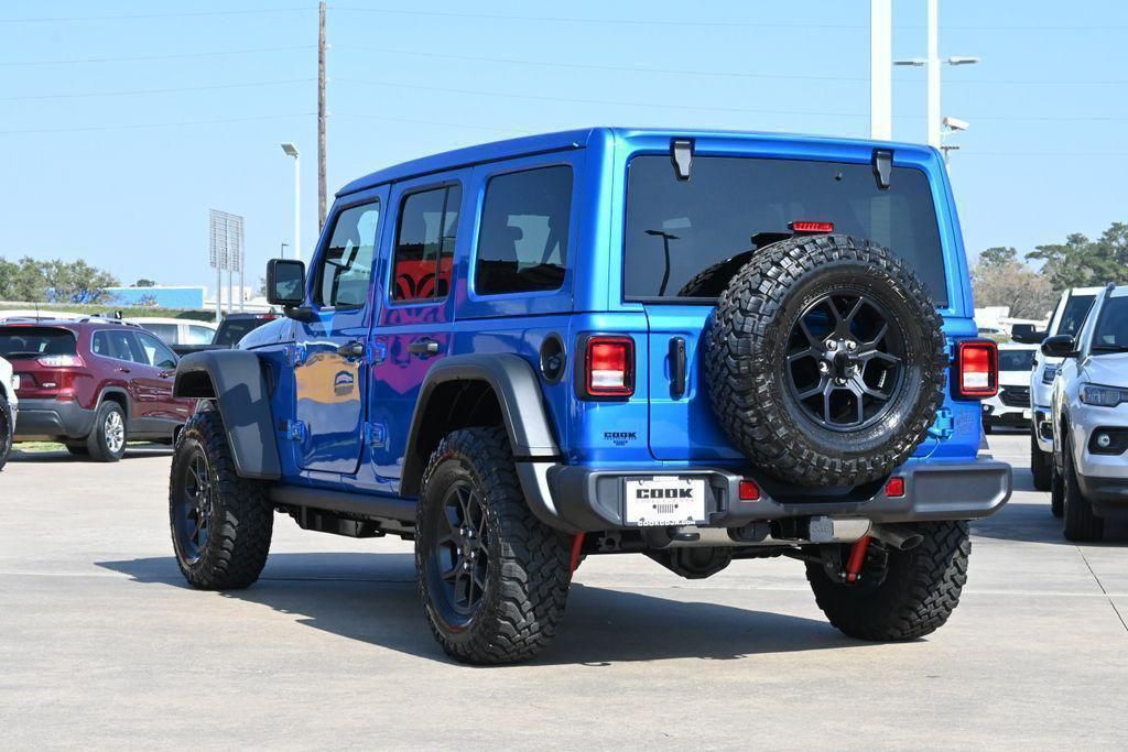 View vehicle photo 4