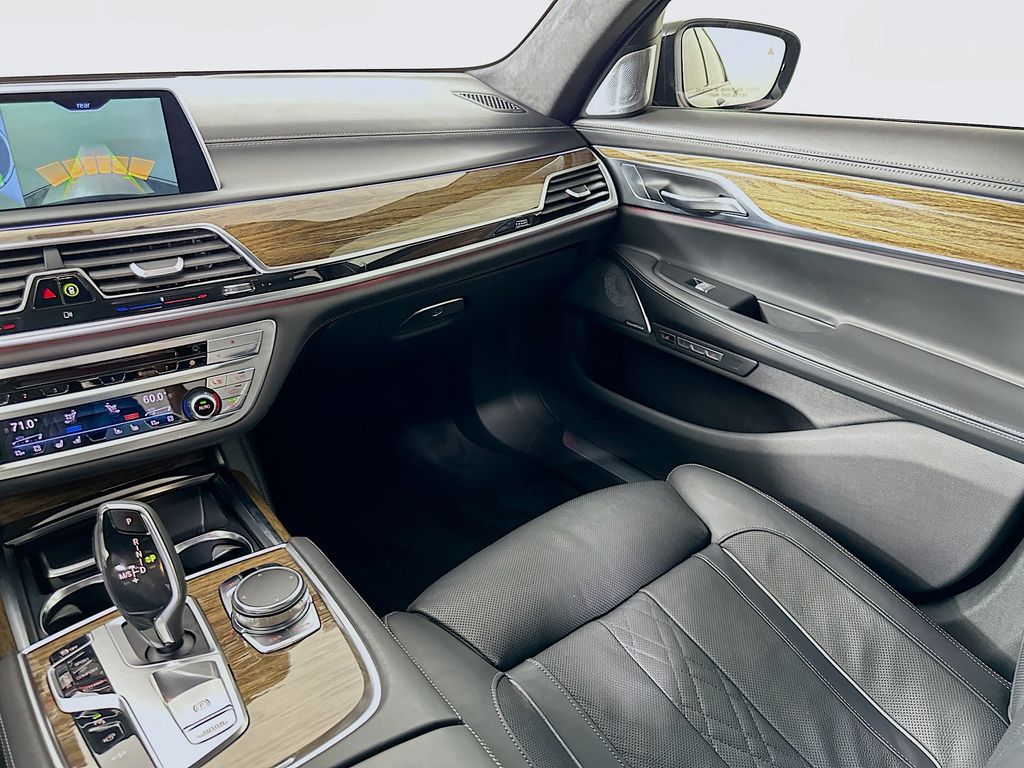 Thumbnail: 2016 BMW 7 Series - 24