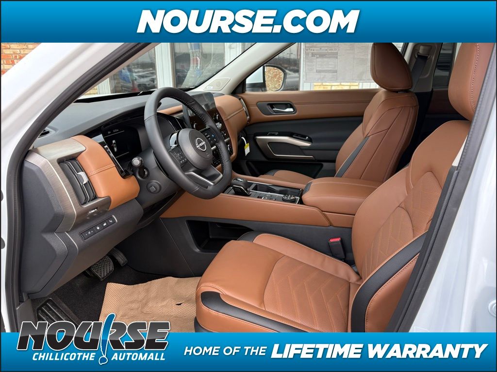 2025 Nissan Pathfinder Platinum photo