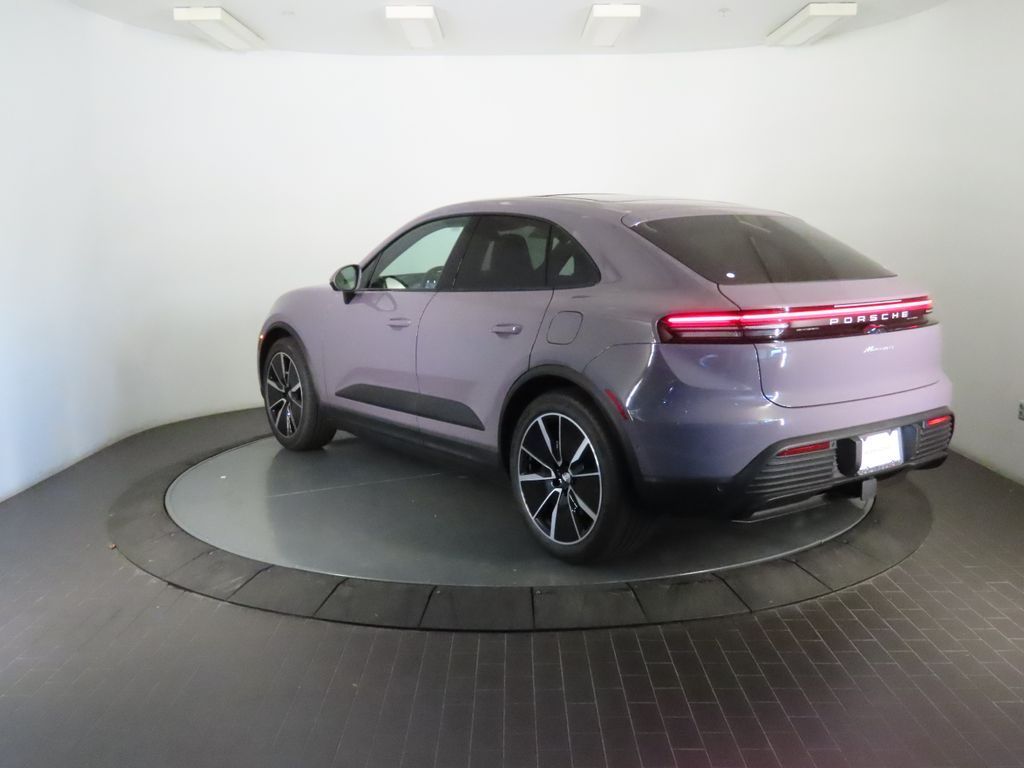 Thumbnail: 2026 Porsche Macan - 3