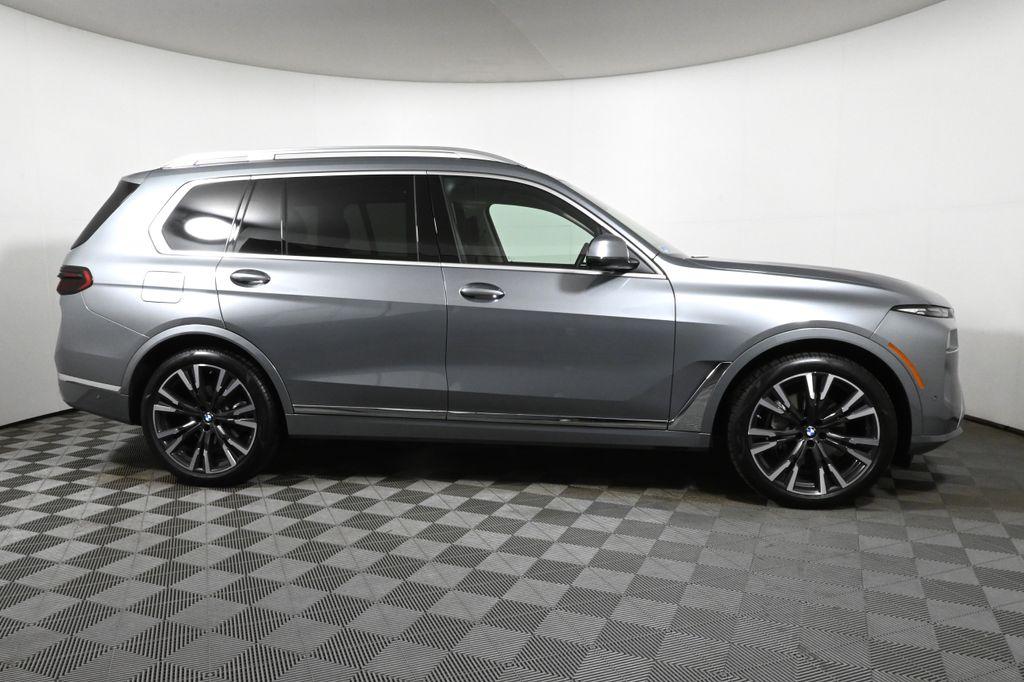 2025 BMW X7 xDrive40i 8