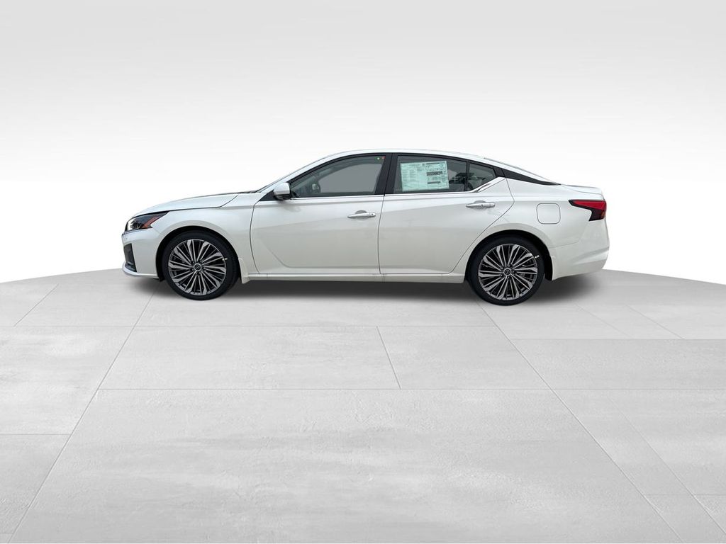 2025 Pearl White Tricoat Nissan Altima 2.5 SL FWD Sedan