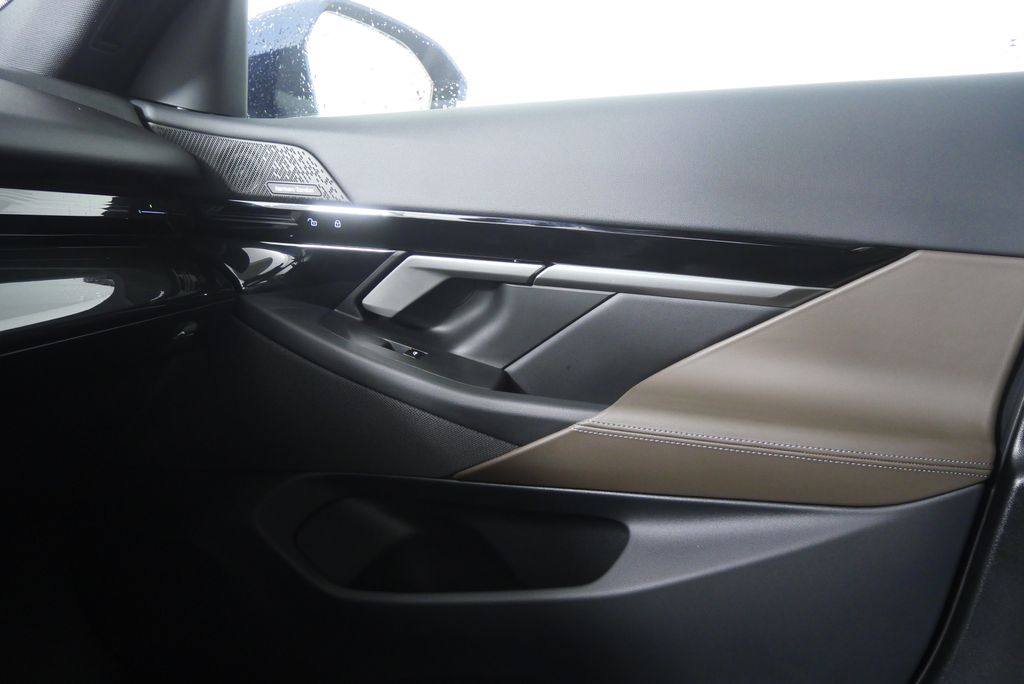 Thumbnail: 2025 BMW 5 Series - 25