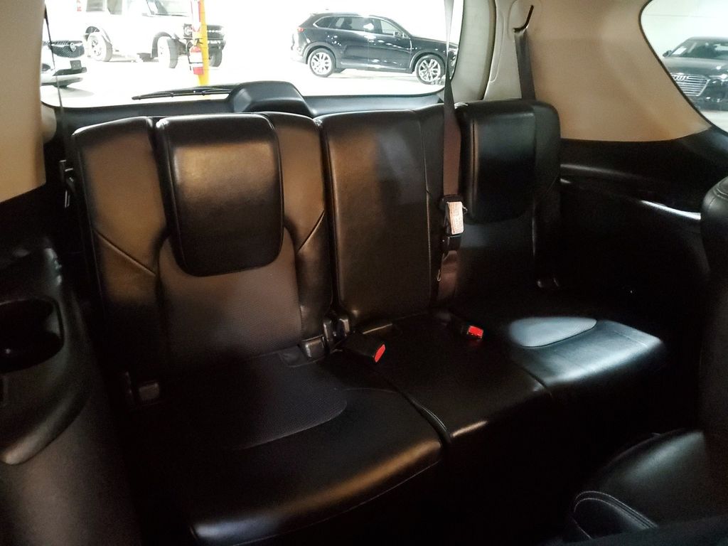 2017 Nissan Armada Platinum photo