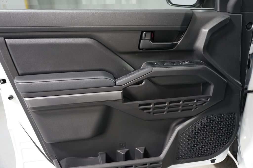 2025 Toyota Tacoma SR5 31