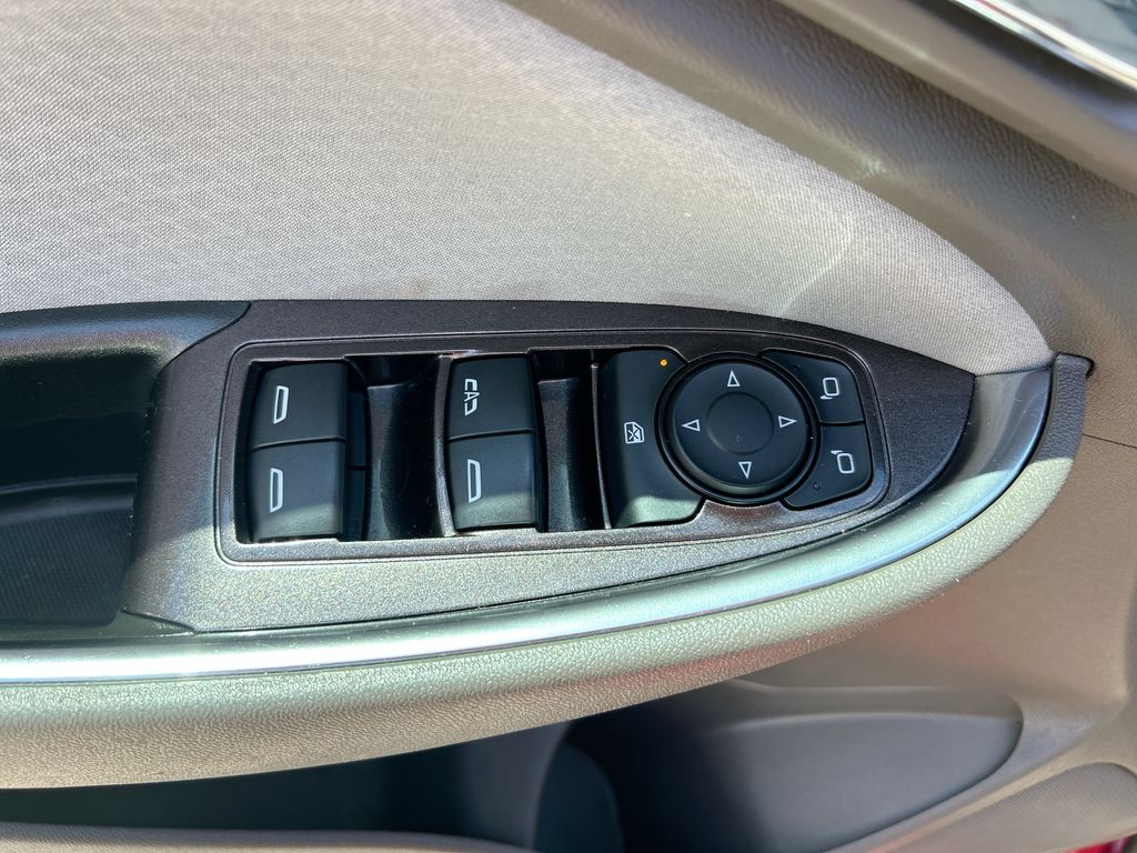 Thumbnail: 2018 Chevrolet Malibu - 13