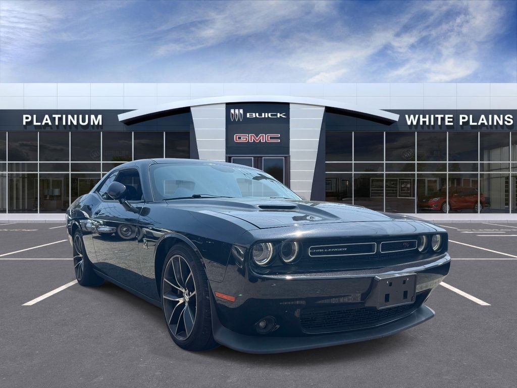 Phantom Black Tri-Coat Pearl 2015 Dodge Challenger Coupe Rear-Wheel Drive 8-Speed Automatic