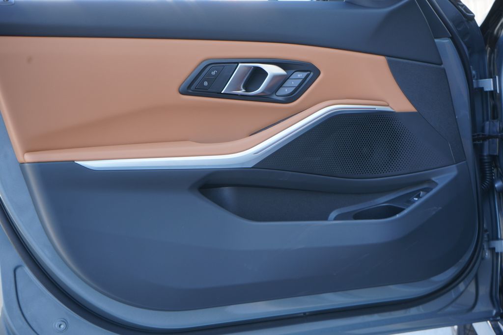 Thumbnail: 2025 BMW 3 Series - 9