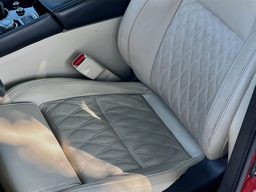Used 2023 Red Nissan Platinum image 19