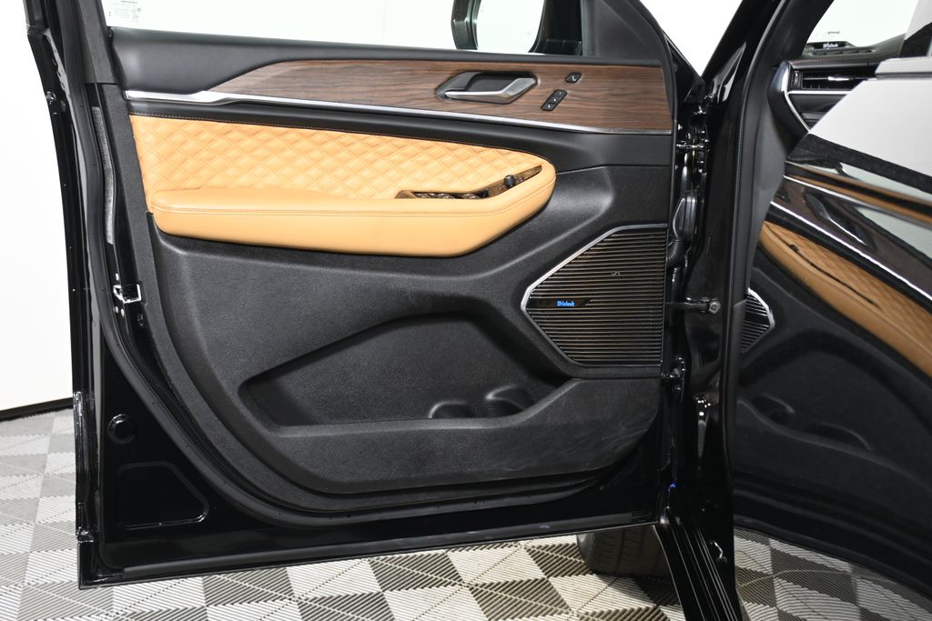 Thumbnail: 2023 Jeep Grand Cherokee - 29