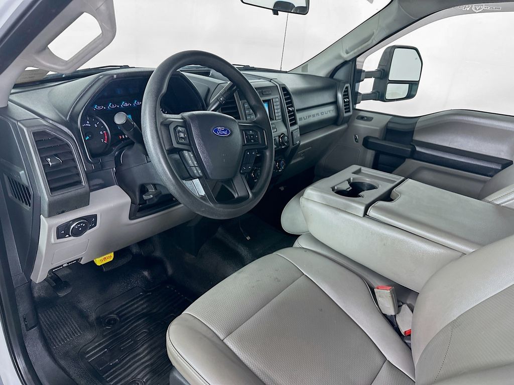 Used 2019 White Ford XL image 30