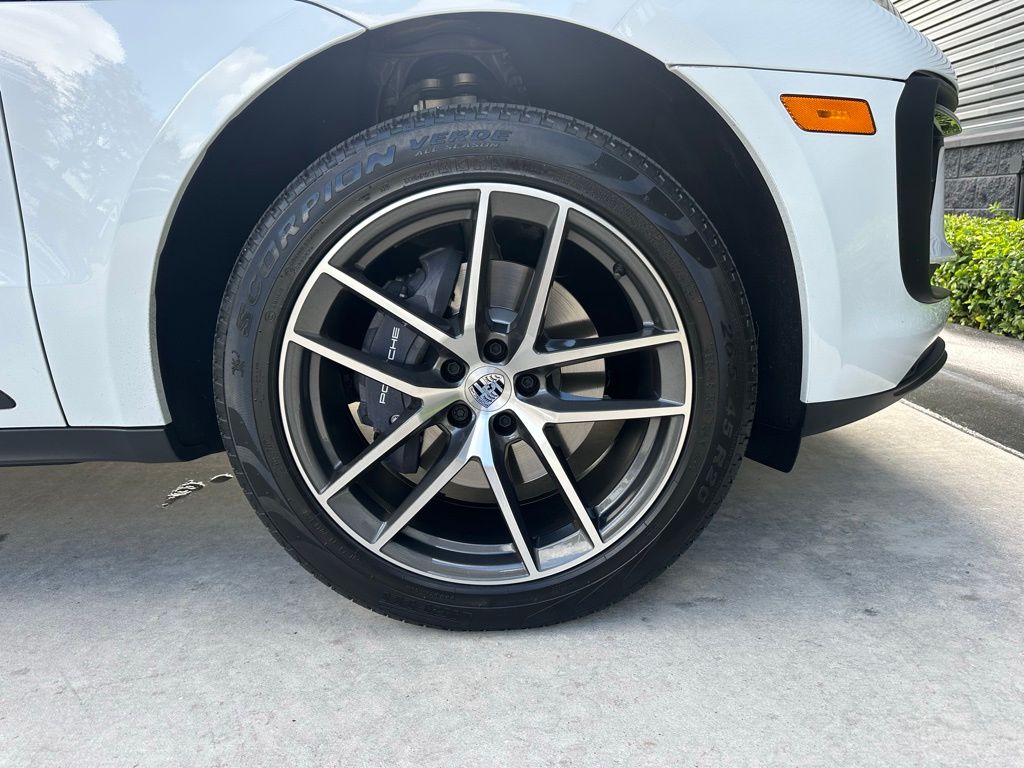 Thumbnail: 2023 Porsche Macan - 15