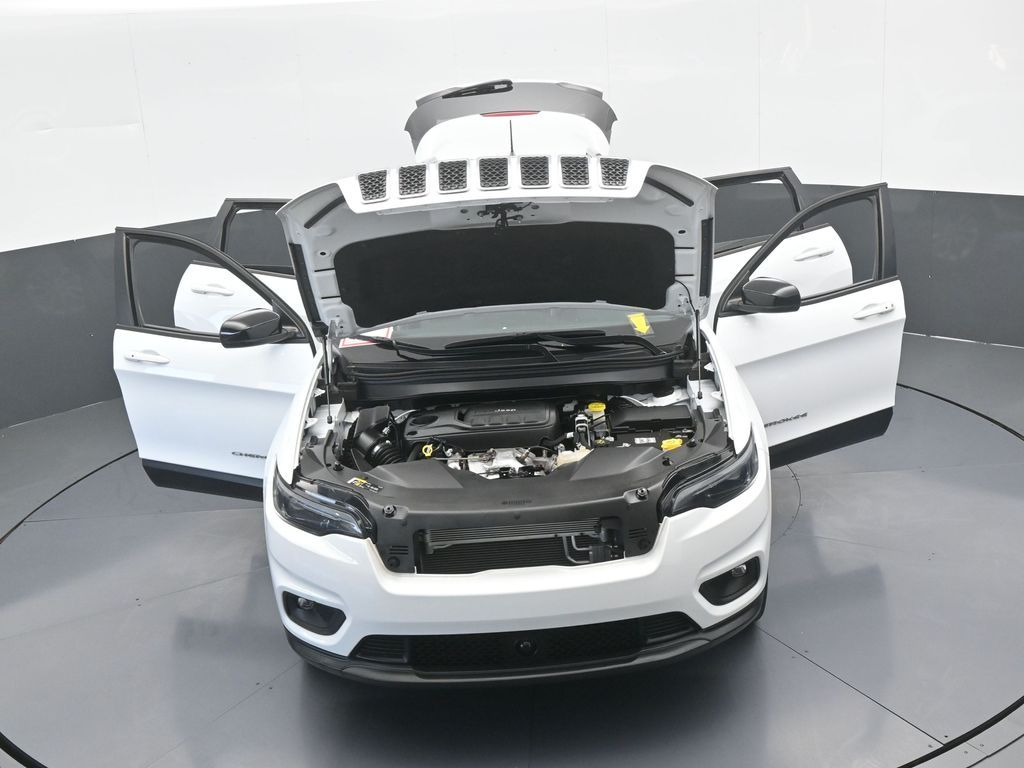 Used 2022 Bright White Clearcoat Jeep Latitude Lux image 74