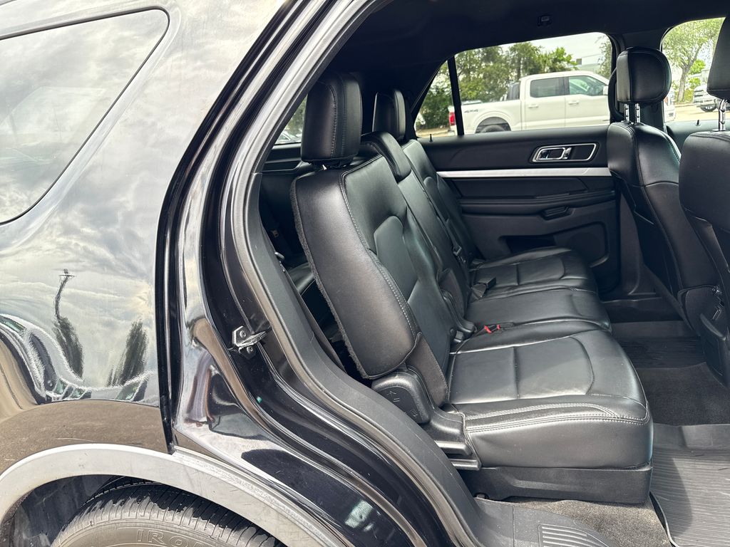 2016 Ford Explorer XLT photo 22