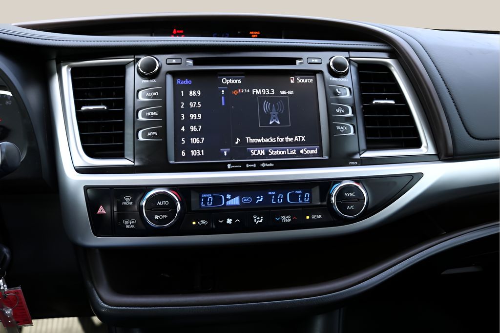 Used Car 2018 Toyota Highlander  Le For Sale Under $25,000 In Austin, Texas