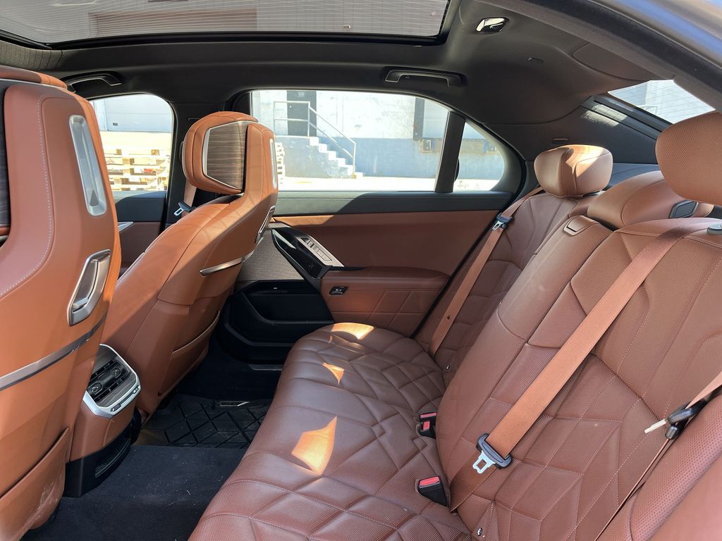 Thumbnail: 2023 BMW 7 Series - 22