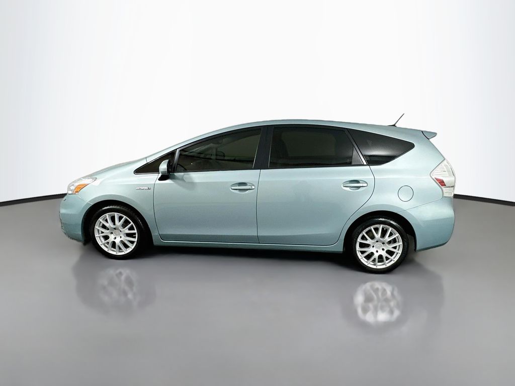 Thumbnail: 2014 Toyota Prius v - 8