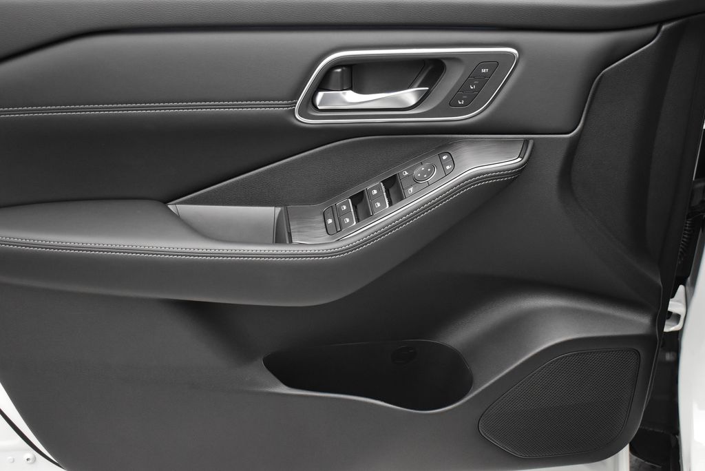 Thumbnail: 2026 Nissan Rogue - 10