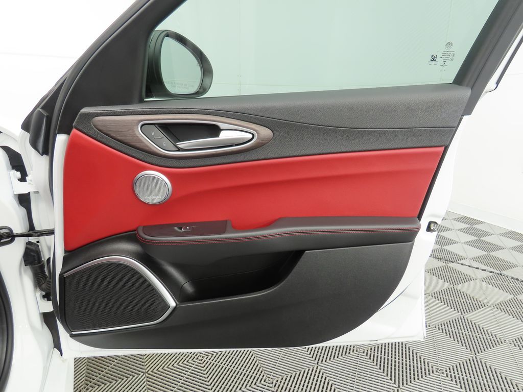 2019 Alfa Romeo Giulia Ti 26