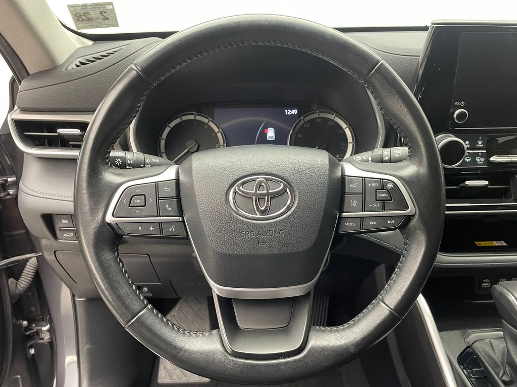Thumbnail: 2023 Toyota Highlander - 21