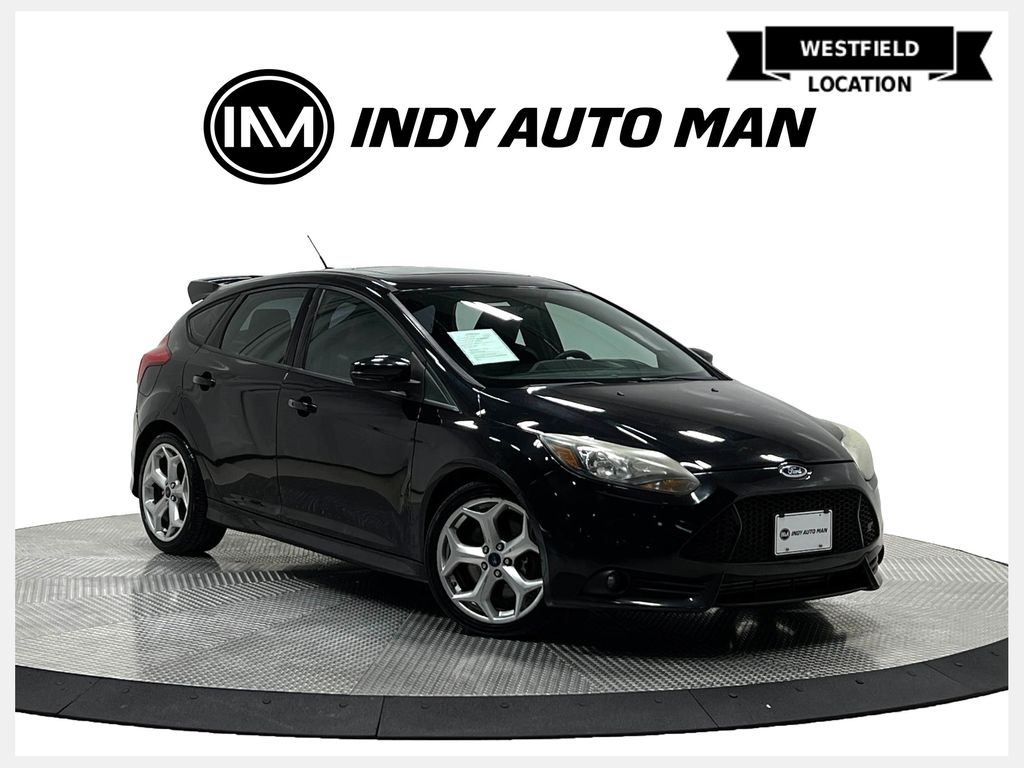 Tuxedo Black Metallic 2013 Ford Focus Hatchback Front-Wheel Drive 6-Speed Manual