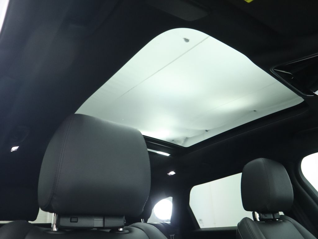 Thumbnail: 2025 Land Rover Range Rover Velar - 19