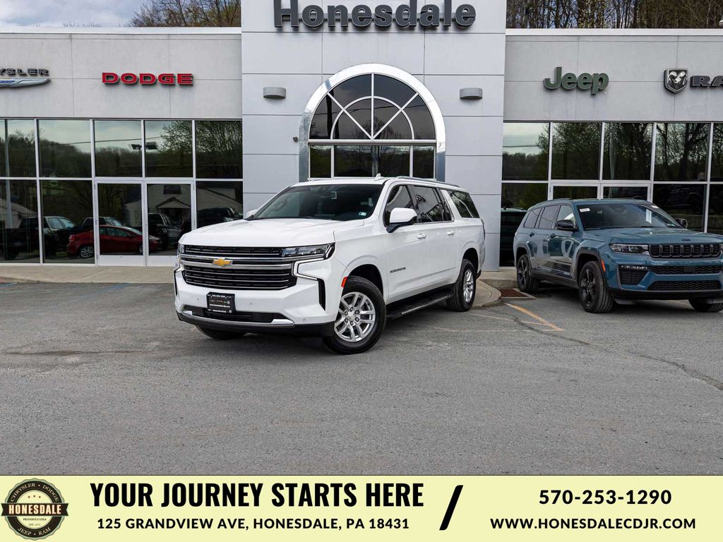 Summit White 2022 Chevrolet Suburban LT 4WD SUV / Crossover Four-Wheel Drive