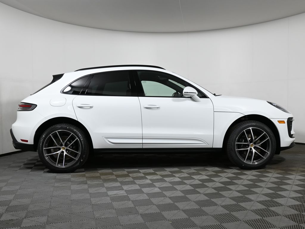 Thumbnail: 2025 Porsche Macan - 8