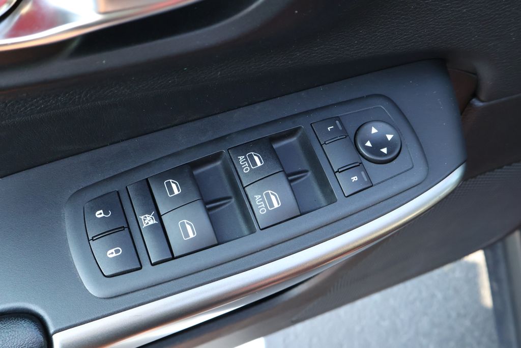 Thumbnail: 2021 Jeep Cherokee - 12