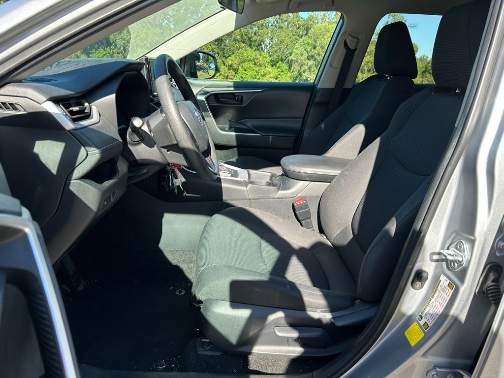 Thumbnail: 2021 Toyota RAV4 - 15