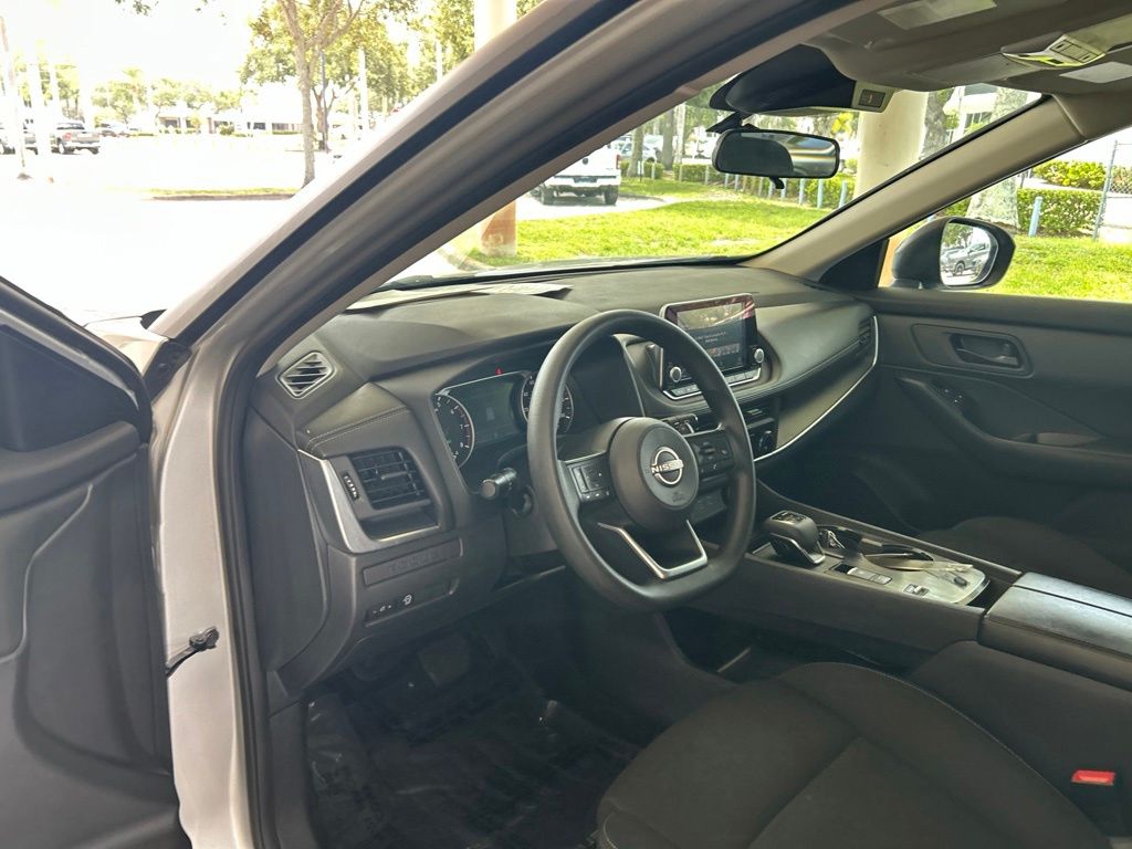 View vehicle photo 7