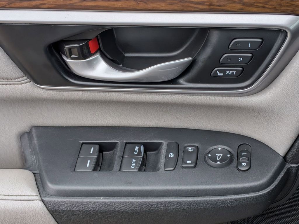 2022 Honda CR-V Touring - Photo 20