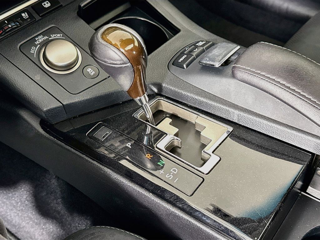 Thumbnail: 2014 Lexus ES - 17