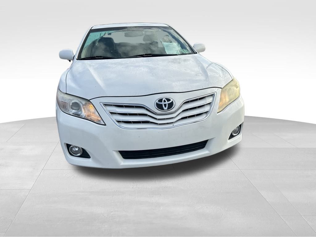 2010 Toyota Camry XLE 3