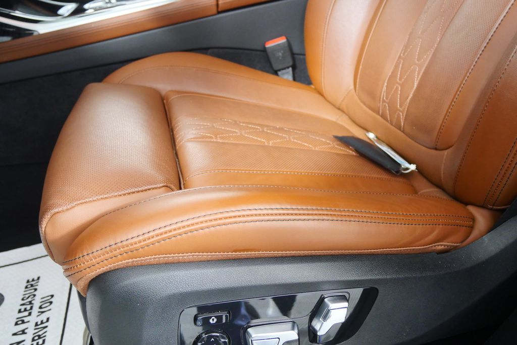 Thumbnail: 2025 BMW X7 - 10