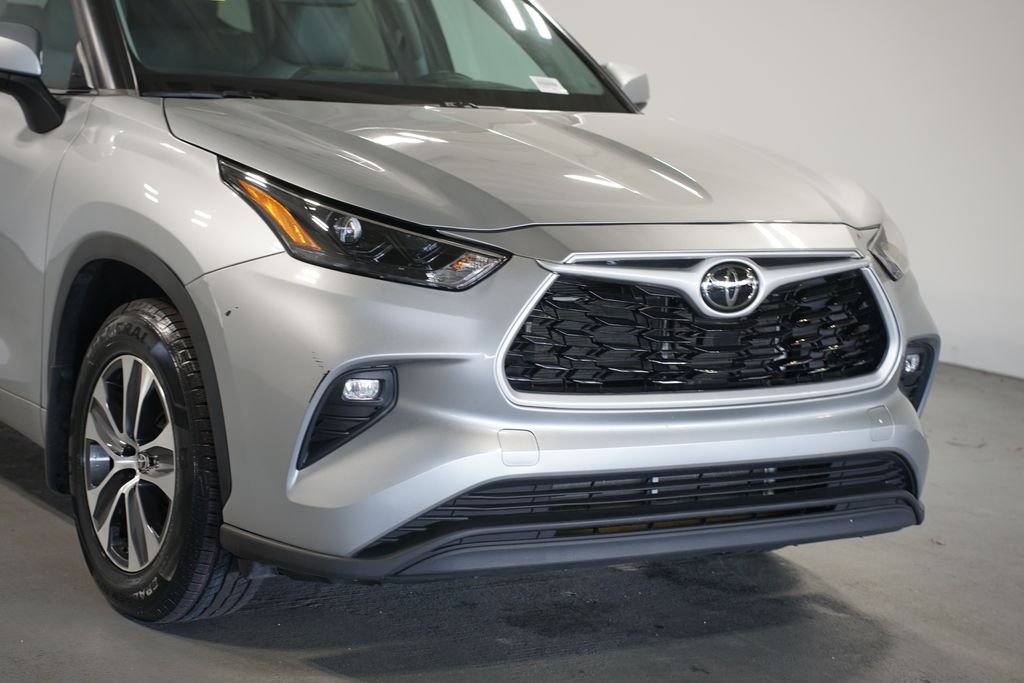 Thumbnail: 2023 Toyota Highlander - 4