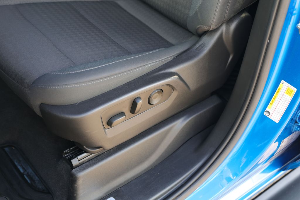 Used 2022 Blue GMC Elevation image 11