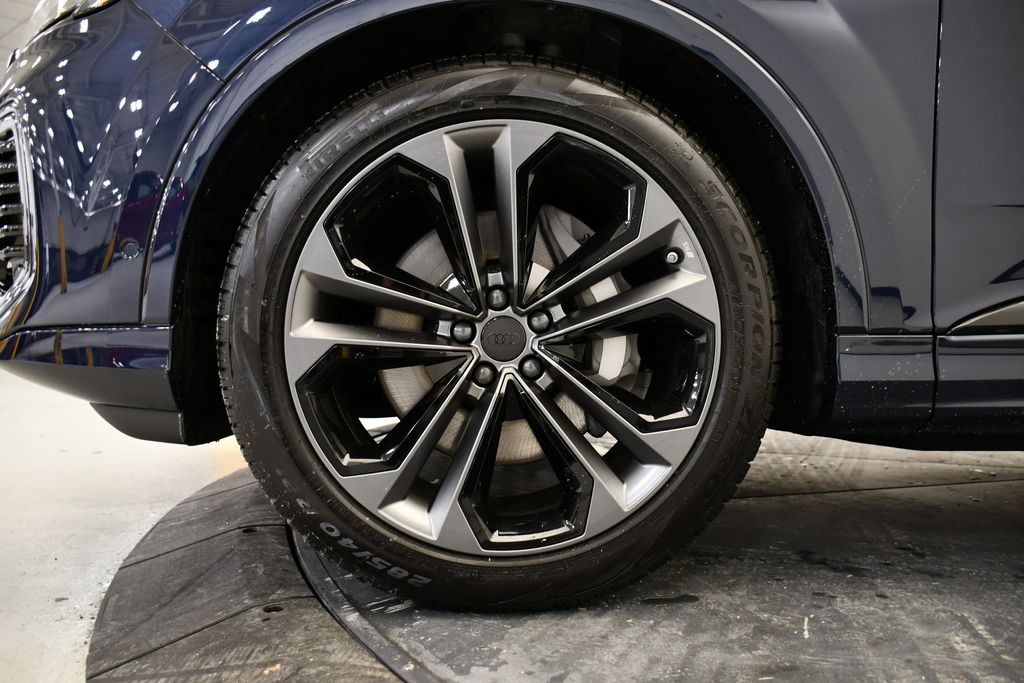 Thumbnail: 2026 Audi Q7 - 13