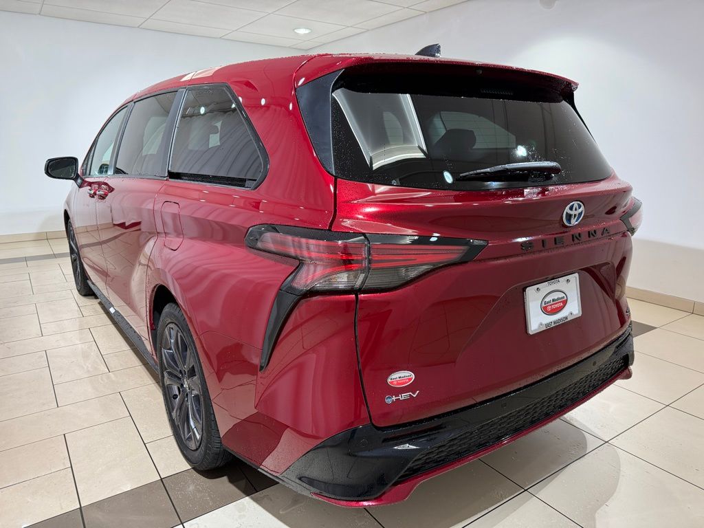Thumbnail: 2025 Toyota Sienna - 3