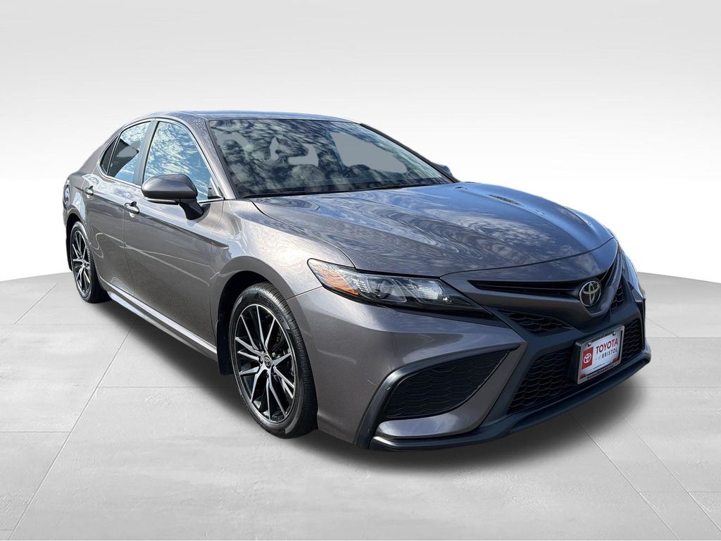 2024 Toyota Camry Gris (Predawn Gray Mica) Sedán Tracción en las cuatro ruedas 8 velocidades Automática