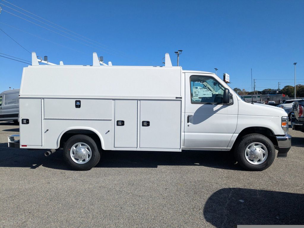 2026 Ford E-350 Cutaway 