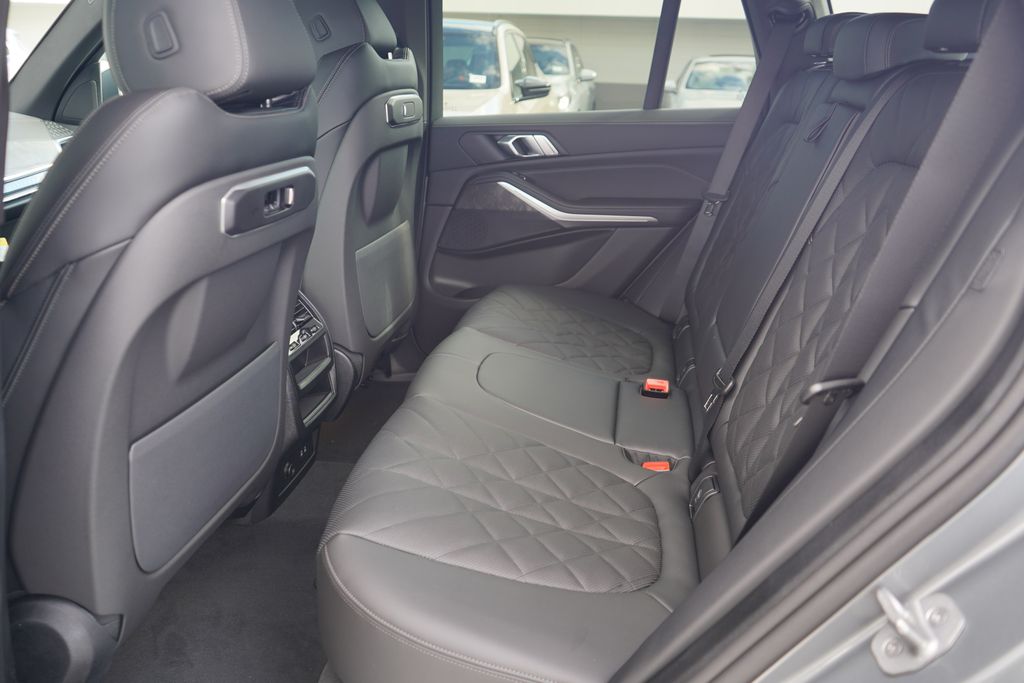 Thumbnail: 2026 BMW X5 - 12