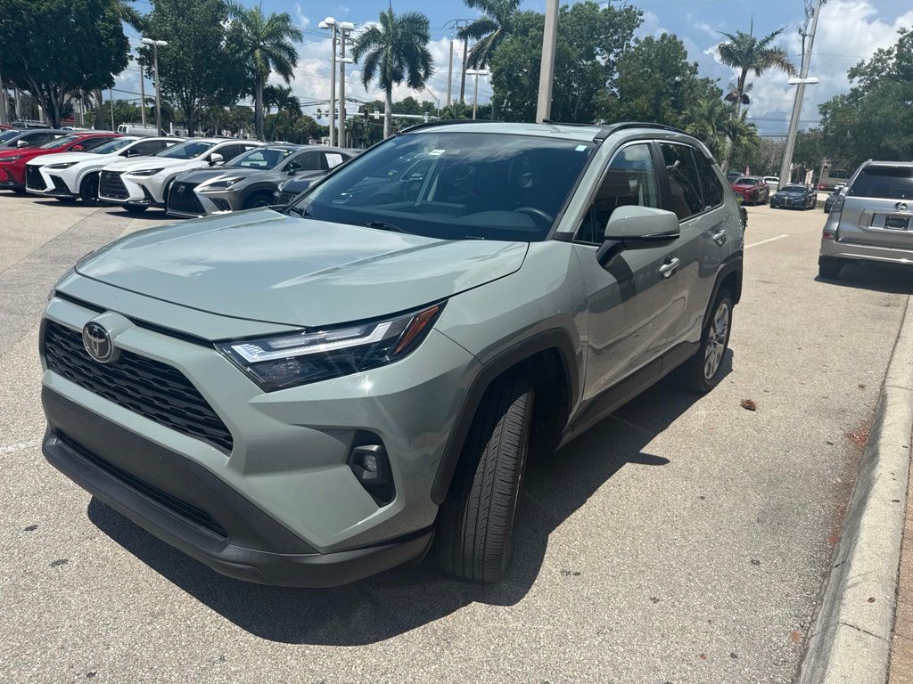 Used 2022 Gray Toyota XLE Premium image 3