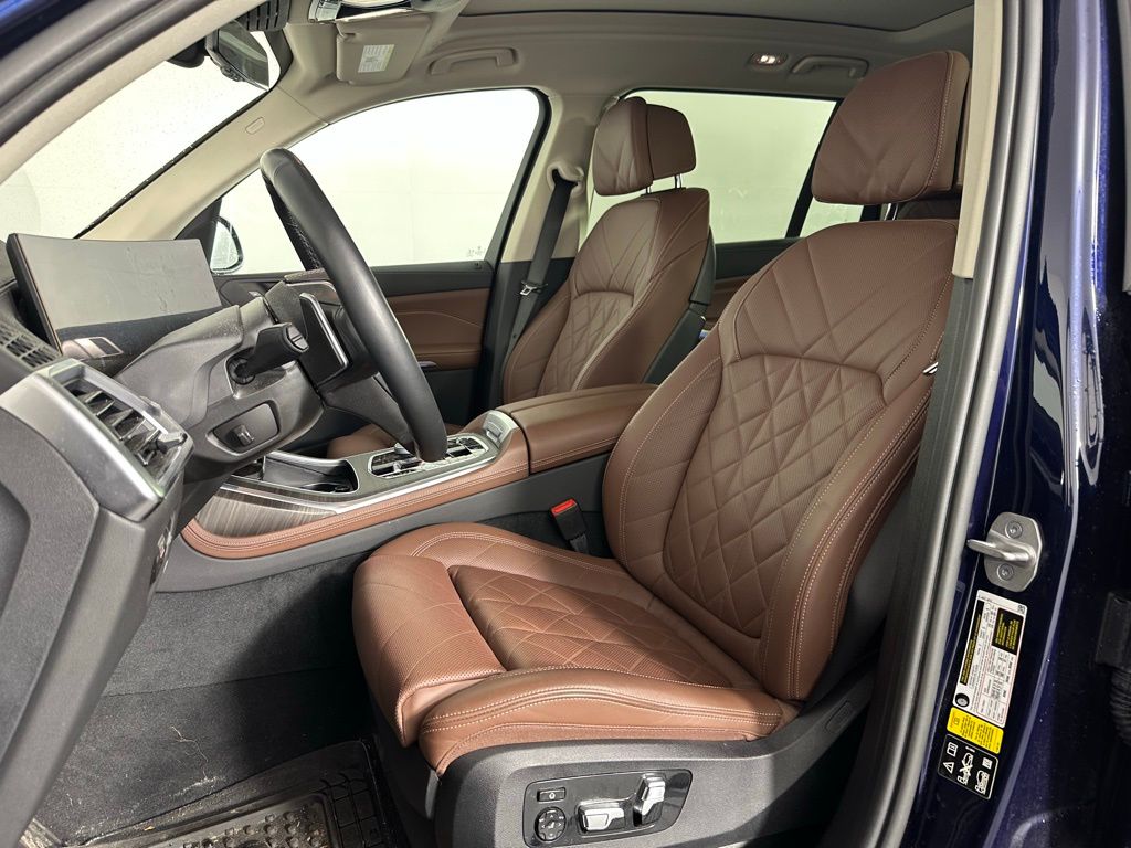 Thumbnail: 2023 BMW X7 - 14