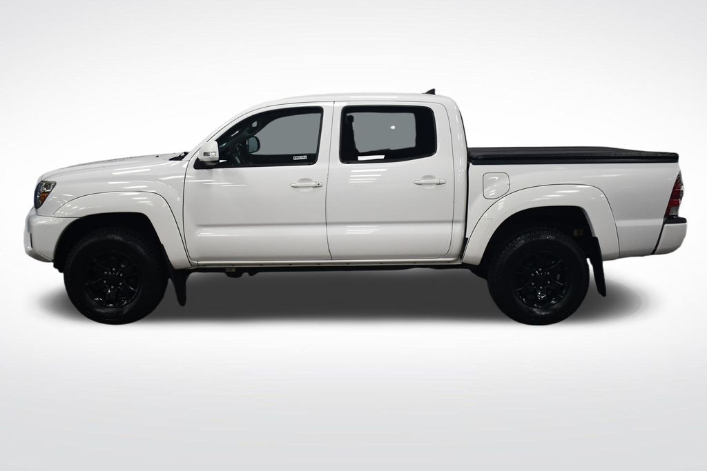 Thumbnail: 2015 Toyota Tacoma - 4