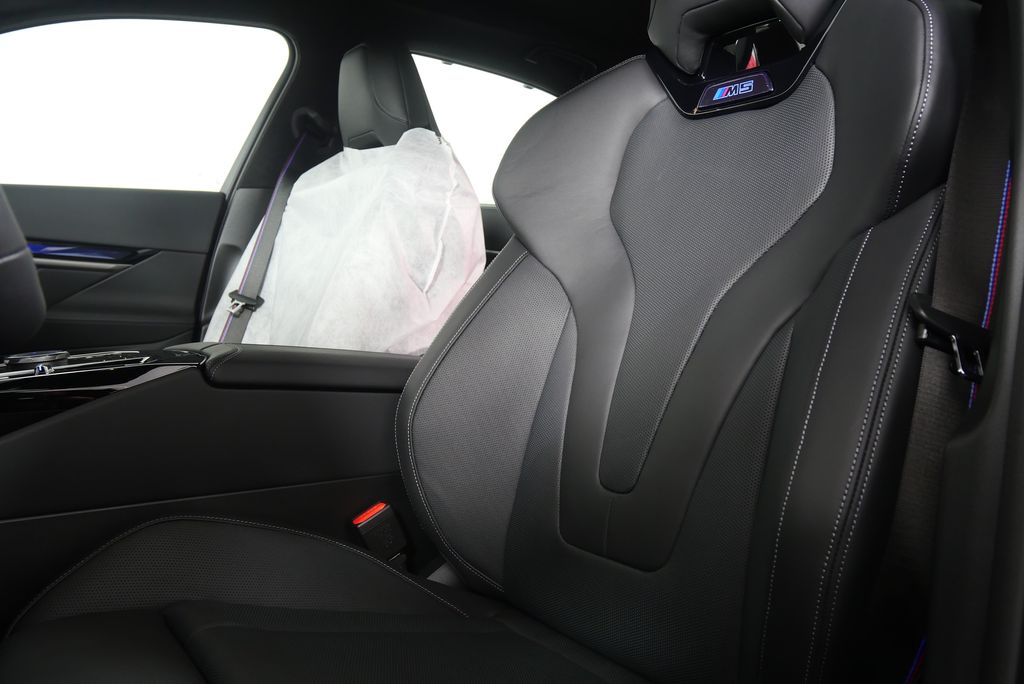 Thumbnail: 2026 BMW M5 - 14