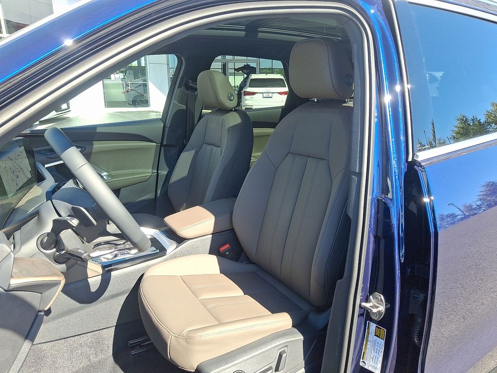 Thumbnail: 2025 Audi Q5 - 10