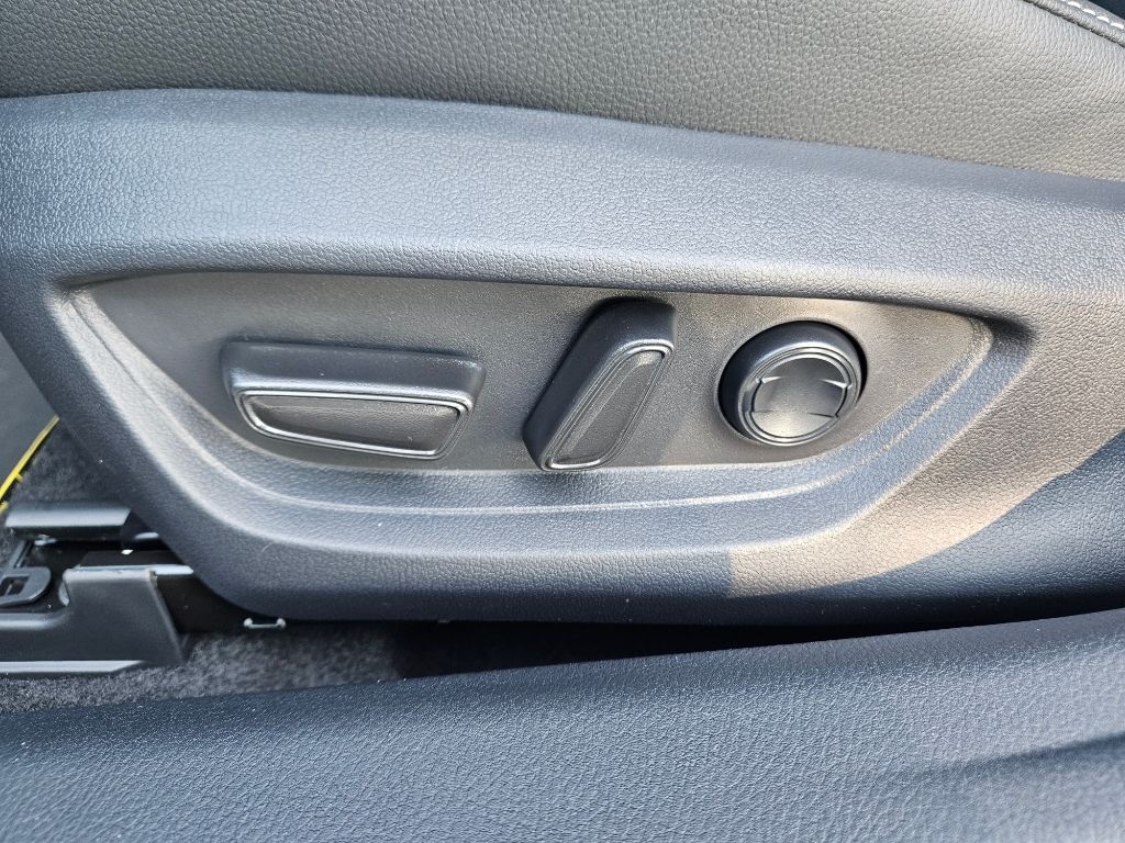 Thumbnail: 2025 Toyota Camry - 16