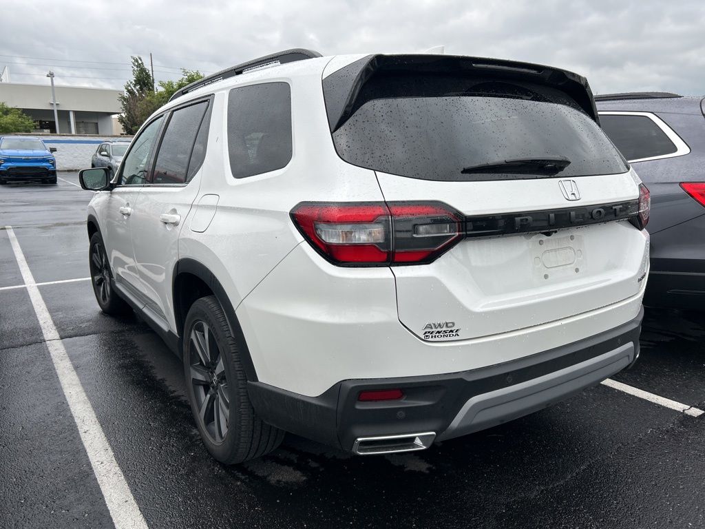 Thumbnail: 2023 Honda Pilot - 2
